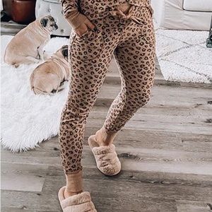 ABERCROMBIE SLEEPWEAR JOGGERS CHEETAH PRINT SIZE S